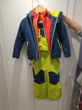 Traje de esquí infantil azul y amarillo