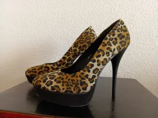 Zapatos tacón leopardo sin estrenar talla 40