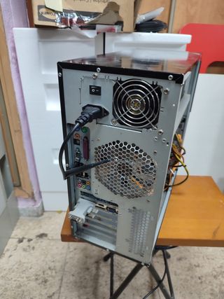 Torre PC Sobremesa Negra y Plateada