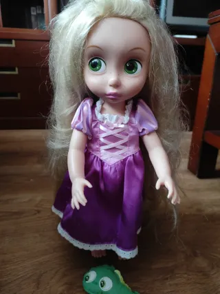 Muñeca Rapunzel con Pascal
