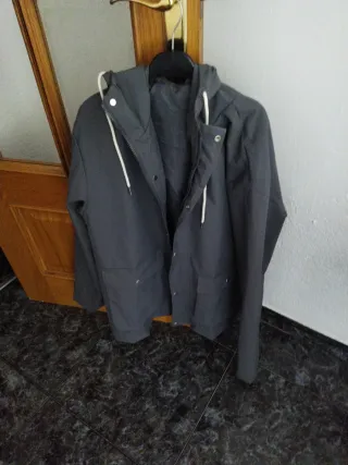 Lote 4 Prendas: Sudadera Goku, Chaqueta, Chubas..