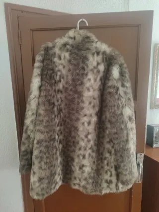 Abrigo Piel Sintética Tyber Marrón y Gris.