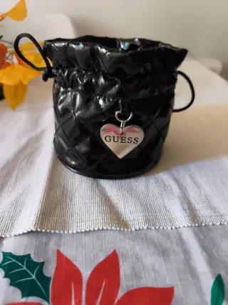 Bolsita joyero Guess acolchada corazón