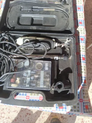 Dremel con accesorios