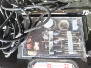 Dremel con accesorios
