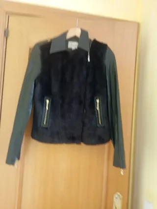 Chaqueta motera negra piel sintética y pelo