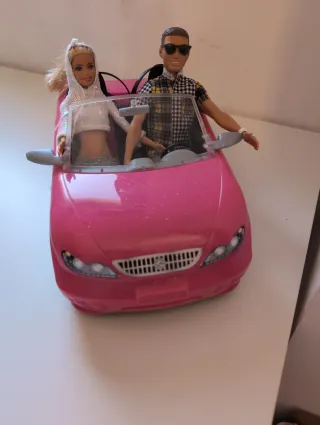 Barbie con Kent in auto