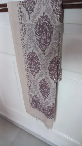 Pañuelo mujer con incrustaciones