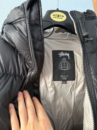Cazadora Stüssy Negra con Capucha