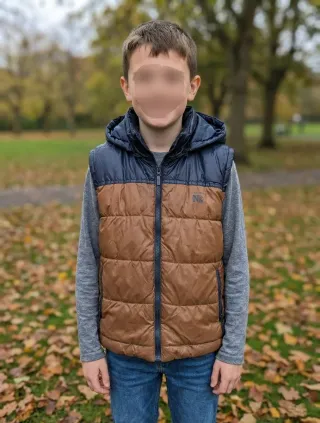 Chaleco reversible acolchado niño azul y marrón