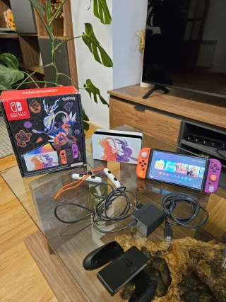 Nintendo Switch OLED Pokémon scarlatto/violetto