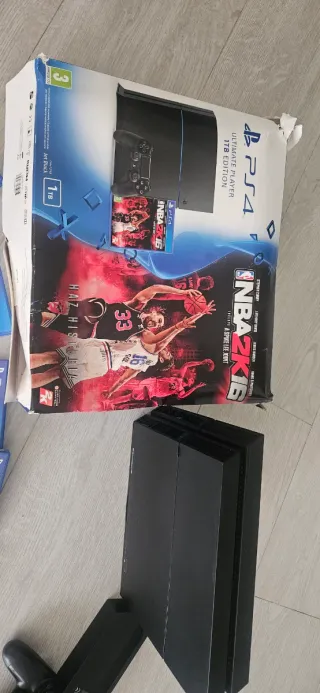 PS4 1TB Nera + 10 Giochi