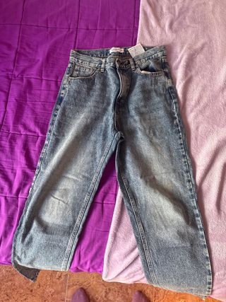 Pantalón vaquero desgastado