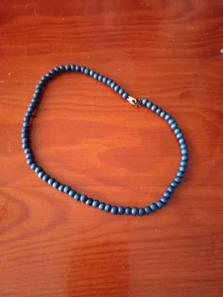 Collar artesanal de cuentas azules