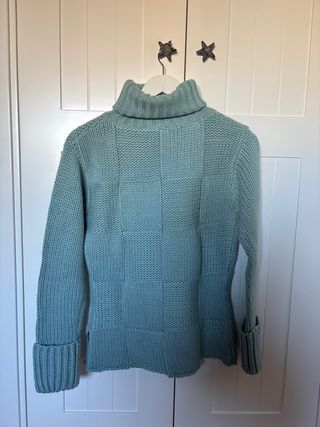 Jersey azul claro cuello alto