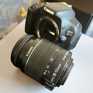 Canon EOS 600D + Objetivo 18-55mm