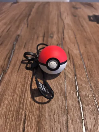 Pokemon Let's Go Eevee + Pokeball Plus Switch