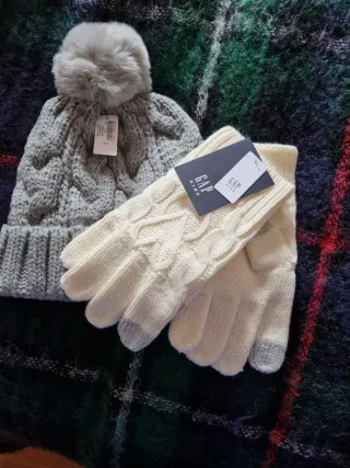 Conjunto GAP Gorro y Guantes Gris/Blanco