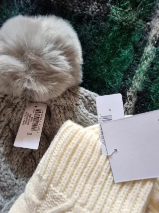 Conjunto GAP Gorro y Guantes Gris/Blanco