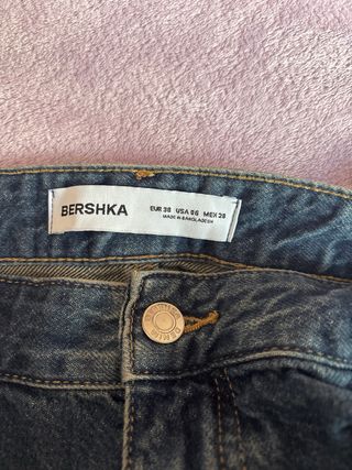 Pantalones cargo vaqueros desgastados