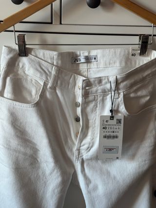 Pantalón vaquero blanco Zara Talla 40