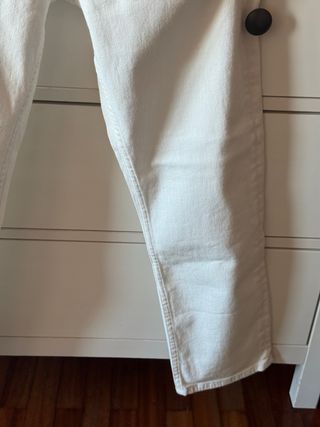 Pantalón vaquero blanco Zara Talla 40