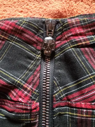 Falda tubo cuadros roja y negra