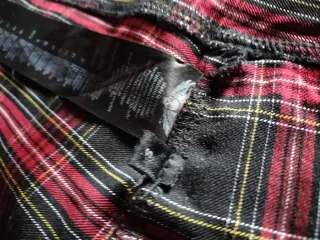 Falda tubo cuadros roja y negra