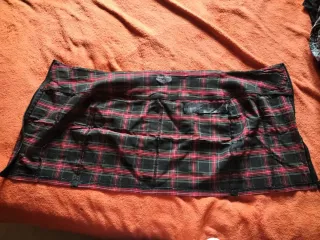 Falda tubo cuadros roja y negra