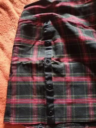 Falda tubo cuadros roja y negra