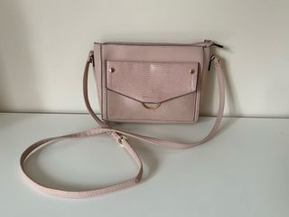 Bolso rosa con bolsillo frontal