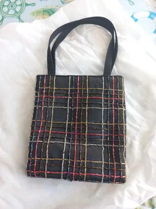 Bolso de fiesta con abalorios y cordón