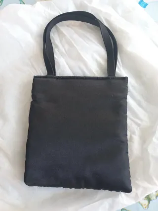 Bolso de fiesta con abalorios y cordón