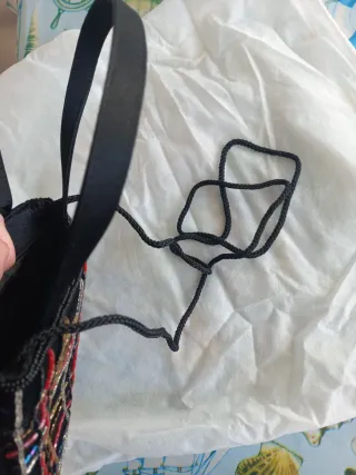 Bolso de fiesta con abalorios y cordón