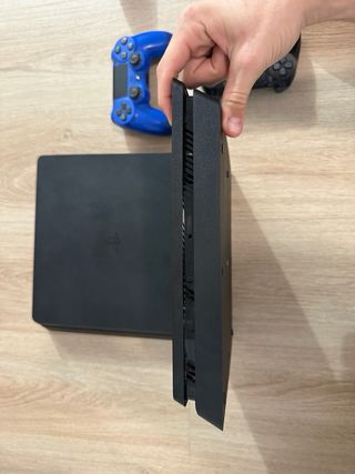 2 Consola PS4 con 2 Mandos (Negro y Azul)