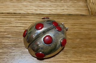 Coccinella laminata in argento