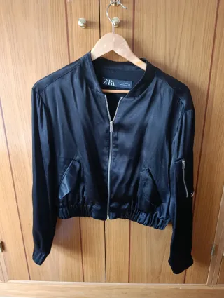 Bomber efecto seda Zara