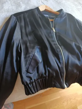 Bomber efecto seda Zara