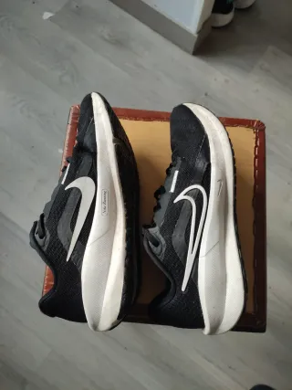 Zapatillas Nike Negras y Blancas