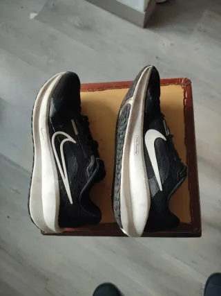 Zapatillas Nike Negras y Blancas