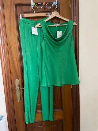 Conjunto K-Kou verde satinado elegante nuevo