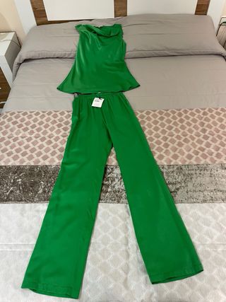 Conjunto K-Kou verde satinado elegante nuevo