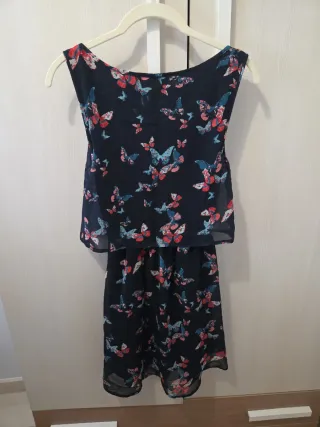 Vestido corto con estampado de mariposas