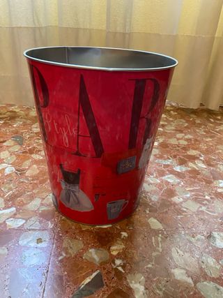 Papelera lata Maison du Monde roja