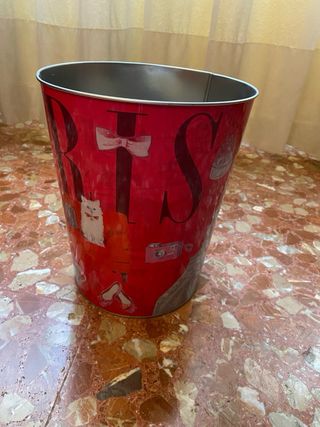 Papelera lata Maison du Monde roja