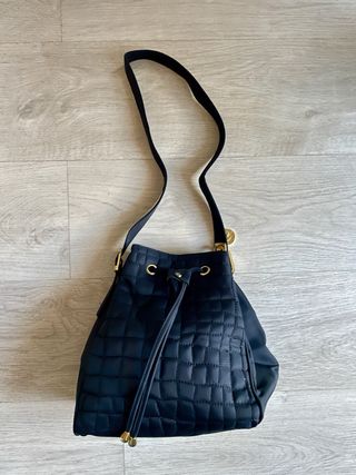 Bolso negro tipo saco