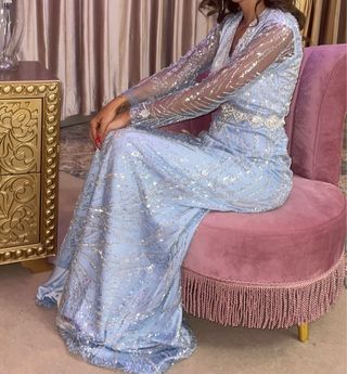 Traje de fiesta perlas azul y plata