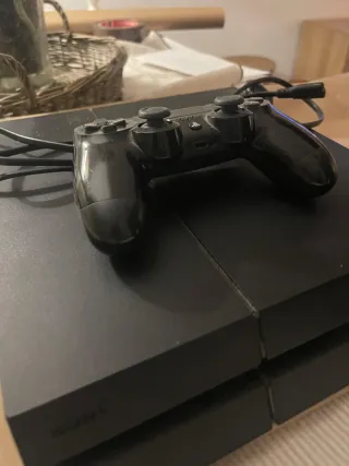 PS4 500GB Negra + mando original