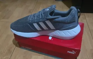 Zapatillas adidas grises y blancas nuevas