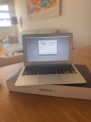 MacBook Air 11 con caja y cargador
